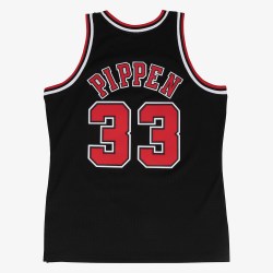scottie-pippen-chicago-bulls-1997-98-black-swingman-SMJYGS18151-CBUBLCK97SPI01